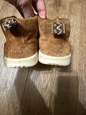 UGG Chestnut Suede Youth size 2 Ankle Boots